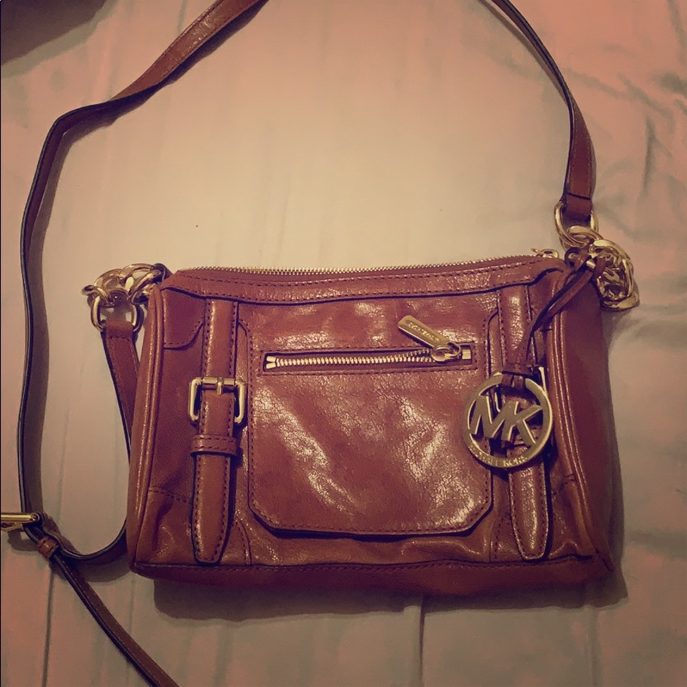 Micheal Kors medium cross body satchel